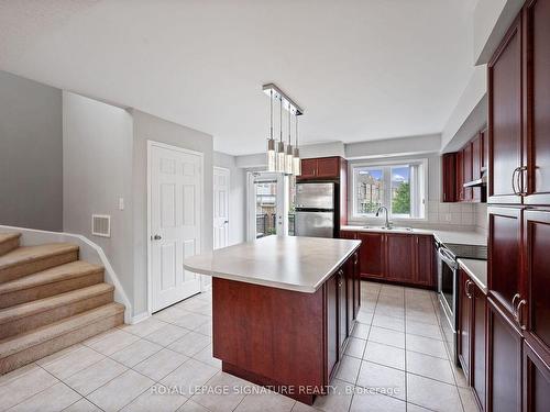 9-3025 Destination Dr, Mississauga, ON - Indoor Photo Showing Kitchen