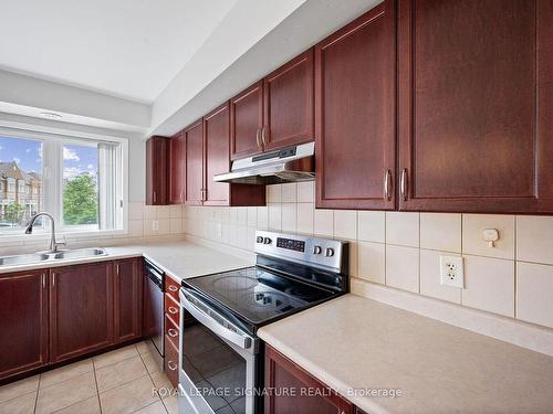 9-3025 Destination Dr, Mississauga, ON - Indoor Photo Showing Kitchen With Double Sink