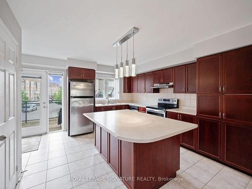 9-3025 Destination Dr, Mississauga, ON - Indoor Photo Showing Kitchen