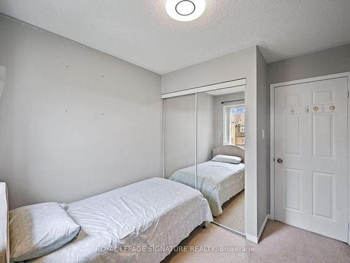 9-3025 Destination Dr, Mississauga, ON - Indoor Photo Showing Bedroom