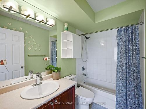 9-3025 Destination Dr, Mississauga, ON - Indoor Photo Showing Bathroom