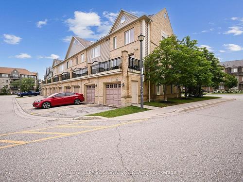 9-3025 Destination Dr, Mississauga, ON - Outdoor