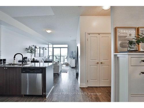 405-35 Fontenay Crt, Toronto, ON - Indoor Photo Showing Kitchen With Double Sink