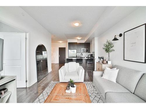 405-35 Fontenay Crt, Toronto, ON - Indoor Photo Showing Living Room