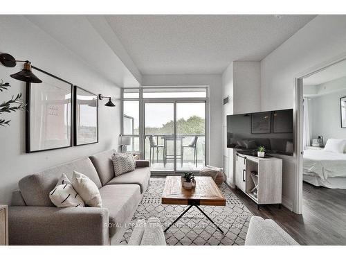 405-35 Fontenay Crt, Toronto, ON - Indoor Photo Showing Living Room