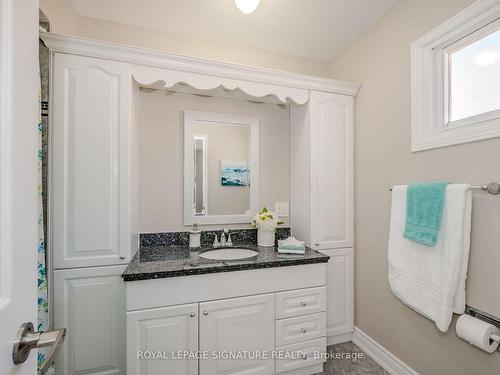 4867 Rathkeale Rd, Mississauga, ON - Indoor Photo Showing Bathroom