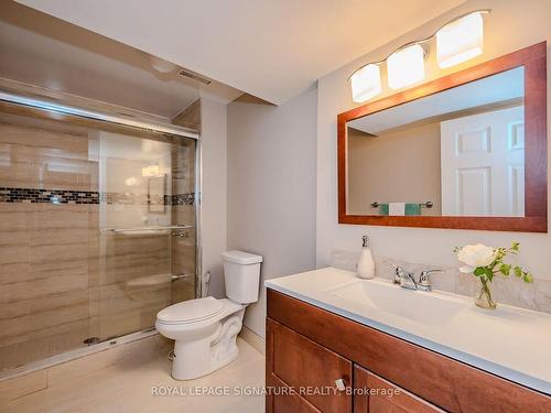 4867 Rathkeale Rd, Mississauga, ON - Indoor Photo Showing Bathroom