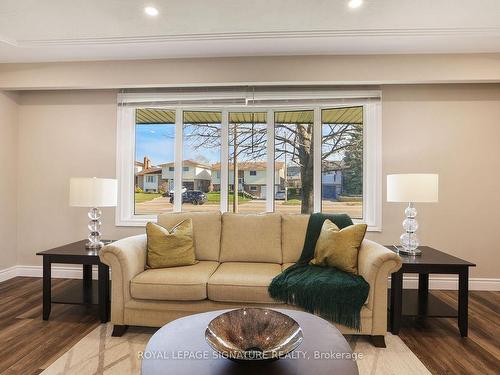 Upper-1506 Queens Blvd, Kitchener, ON - Indoor Photo Showing Living Room