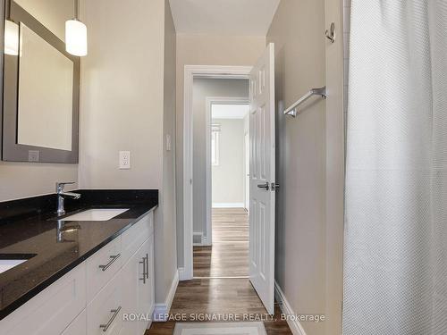 Upper-1506 Queens Blvd, Kitchener, ON - Indoor Photo Showing Bathroom