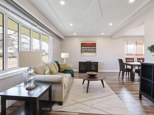 Upper-1506 Queens Blvd, Kitchener, ON - Indoor Photo Showing Living Room