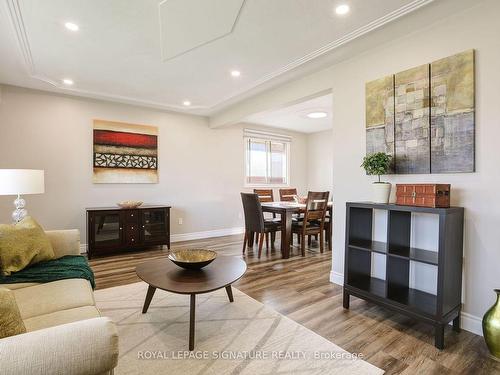 Upper-1506 Queens Blvd, Kitchener, ON - Indoor Photo Showing Living Room