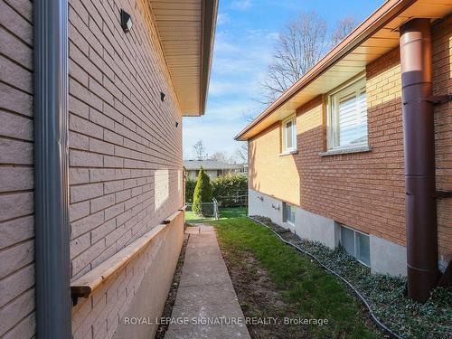 Lower-1506 Queens Blvd, Kitchener, ON - Outdoor With Exterior