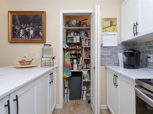 204-1959 Polo Park Crt, Central Saanich, BC - Indoor Photo Showing Kitchen