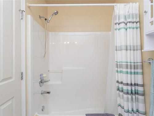 204-1959 Polo Park Crt, Central Saanich, BC - Indoor Photo Showing Bathroom