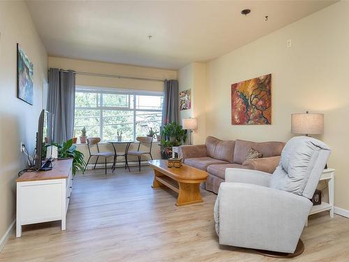 204-1959 Polo Park Crt, Central Saanich, BC - Indoor Photo Showing Living Room