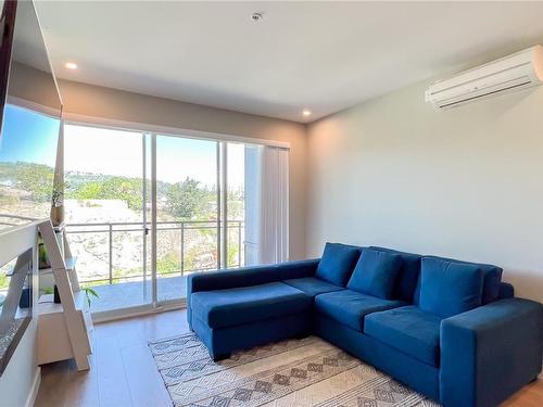 512-967 Whirlaway Cres, Langford, BC - Indoor Photo Showing Living Room