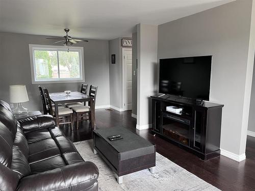 13 Graham Crescent, Marathon, ON - Indoor Photo Showing Living Room