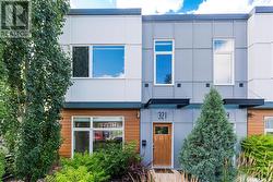 321 D AVENUE S  Saskatoon, SK S7M 1R2