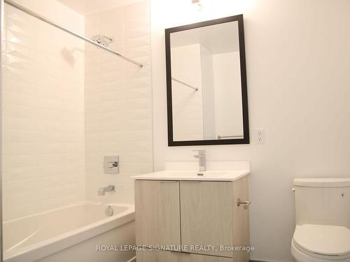 624-1 Belsize Dr, Toronto, ON - Indoor Photo Showing Bathroom