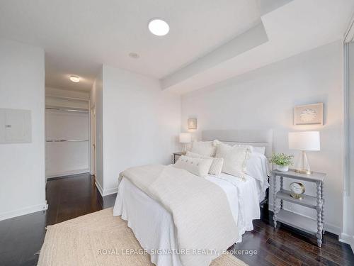 404-18 Harbour St, Toronto, ON - Indoor Photo Showing Bedroom