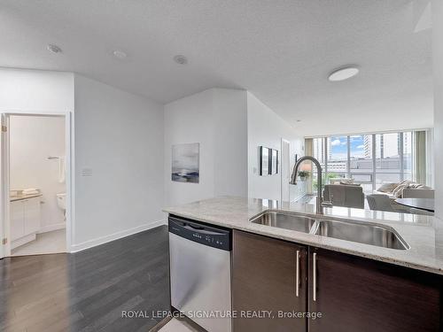 404-18 Harbour St, Toronto, ON - Indoor Photo Showing Kitchen With Double Sink