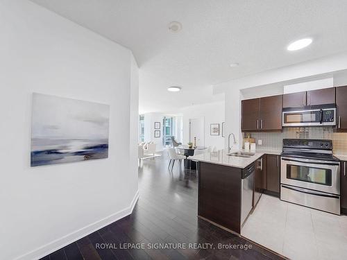 404-18 Harbour St, Toronto, ON - Indoor Photo Showing Kitchen With Double Sink