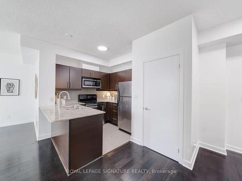 404-18 Harbour St, Toronto, ON - Indoor Photo Showing Kitchen