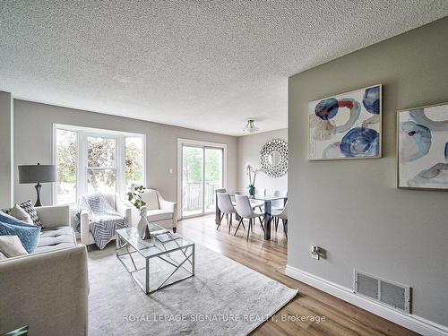 4160 Beacon Lane, Mississauga, ON - Indoor Photo Showing Living Room