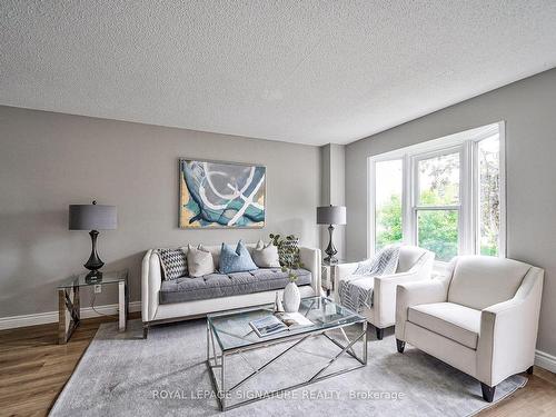 4160 Beacon Lane, Mississauga, ON - Indoor Photo Showing Living Room