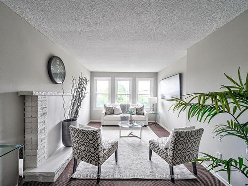 4160 Beacon Lane, Mississauga, ON - Indoor Photo Showing Living Room With Fireplace