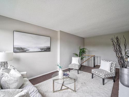 4160 Beacon Lane, Mississauga, ON - Indoor Photo Showing Living Room