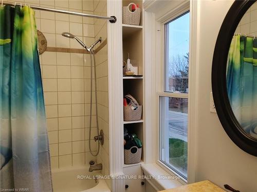 Upper-88 Wellington St, Kitchener, ON - Indoor Photo Showing Bathroom