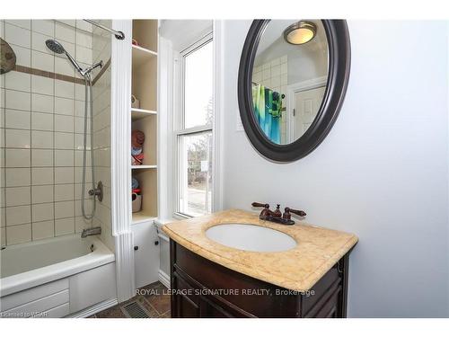 Upper-88 Wellington St, Kitchener, ON - Indoor Photo Showing Bathroom