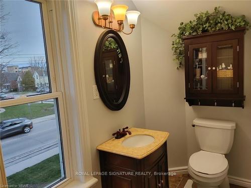 Upper-88 Wellington St, Kitchener, ON - Indoor Photo Showing Bathroom