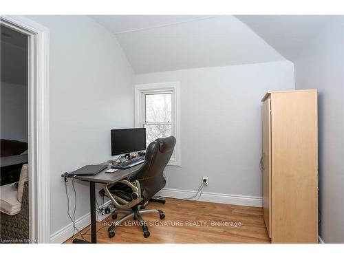 Upper-88 Wellington St, Kitchener, ON - Indoor Photo Showing Office