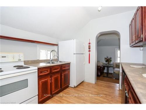 Upper-88 Wellington St, Kitchener, ON - Indoor Photo Showing Kitchen With Double Sink