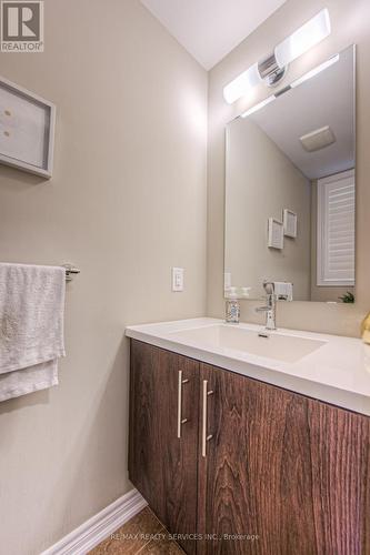 380 Threshing Mill Boulevard, Oakville, ON - Indoor Photo Showing Bathroom