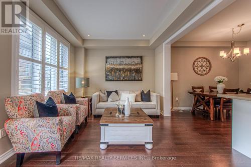 380 Threshing Mill Boulevard, Oakville, ON - Indoor Photo Showing Living Room