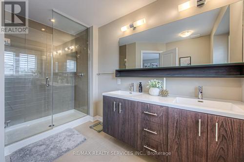 380 Threshing Mill Boulevard, Oakville, ON - Indoor Photo Showing Bathroom