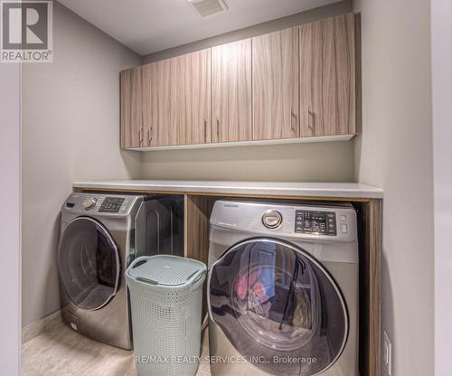 380 Threshing Mill Boulevard, Oakville, ON - Indoor Photo Showing Laundry Room