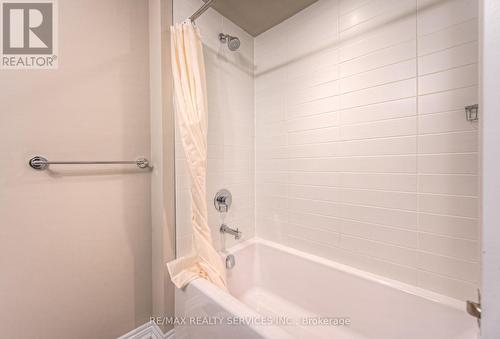 380 Threshing Mill Boulevard, Oakville, ON - Indoor Photo Showing Bathroom