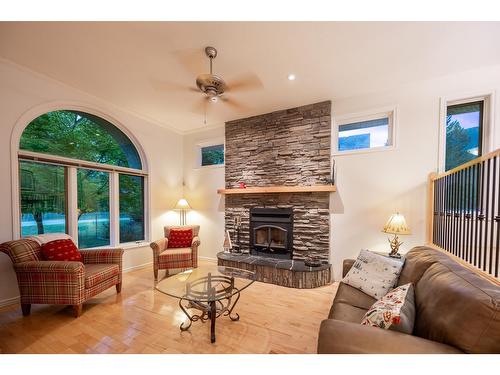 4824 Mckay Street, Radium Hot Springs, BC - Indoor Photo Showing Living Room With Fireplace