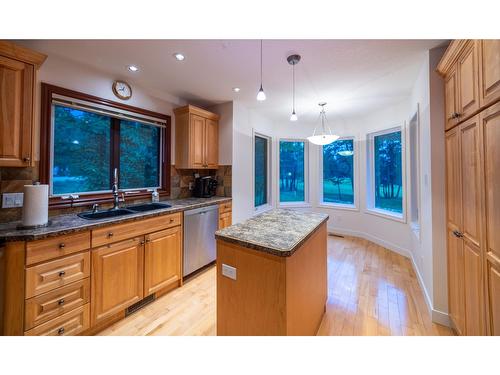 4824 Mckay Street, Radium Hot Springs, BC - Indoor Photo Showing Kitchen With Double Sink