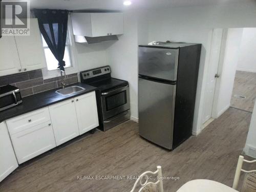 5000 Bridge Street, Niagara Falls, ON - Indoor Photo Showing Kitchen