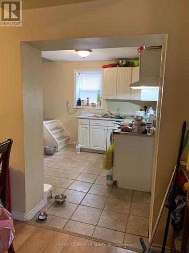 5000 Bridge Street, Niagara Falls, ON - Indoor Photo Showing Kitchen