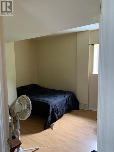 5000 Bridge Street, Niagara Falls, ON - Indoor Photo Showing Bedroom