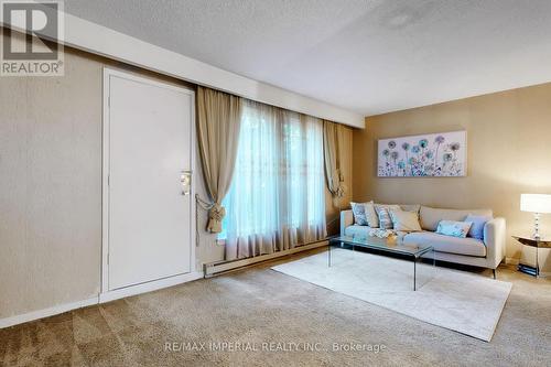 73 Thimble Berry Way, Toronto (Hillcrest Village), ON - Indoor Photo Showing Living Room