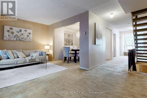 73 Thimble Berry Way, Toronto (Hillcrest Village), ON - Indoor Photo Showing Living Room