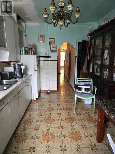 126 Grace Street, Toronto (Trinity-Bellwoods), ON - Indoor Photo Showing Kitchen With Double Sink