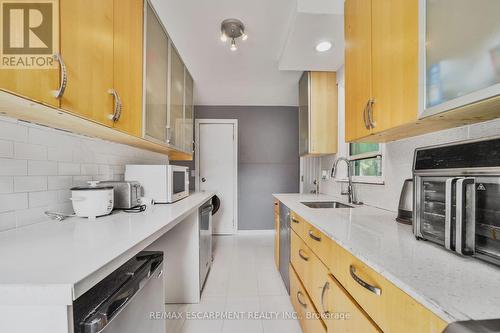 193 Celina Street, Oshawa (Central), ON - Indoor Photo Showing Kitchen